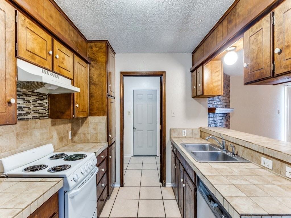 1111 N Nolan River Rd #B - Photo 7 of 12