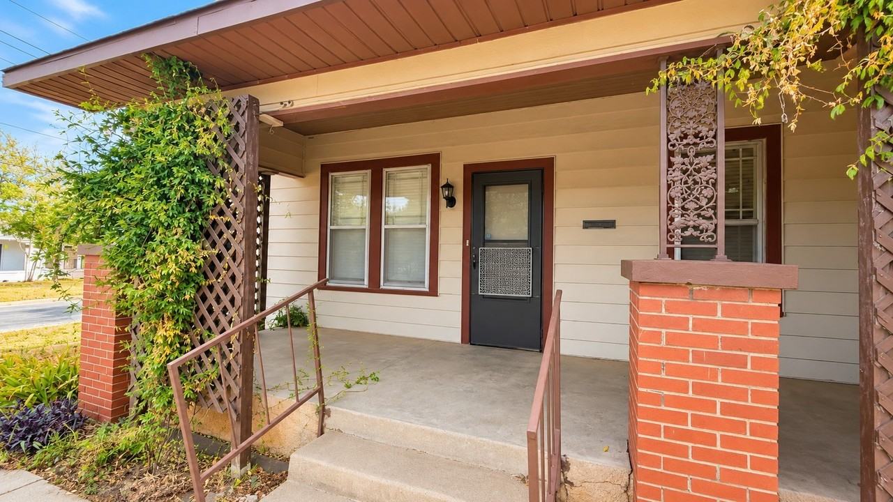 2041 Swenson St - Photo 2 of 29