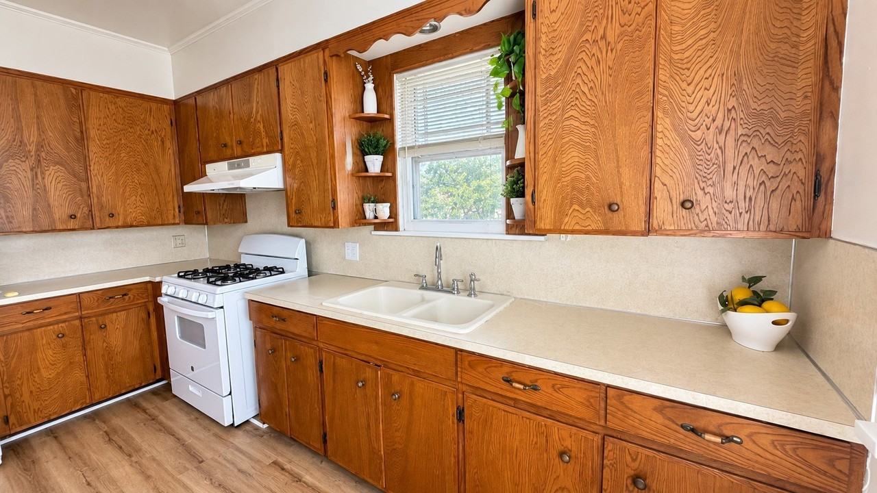 2041 Swenson St - Photo 6 of 29