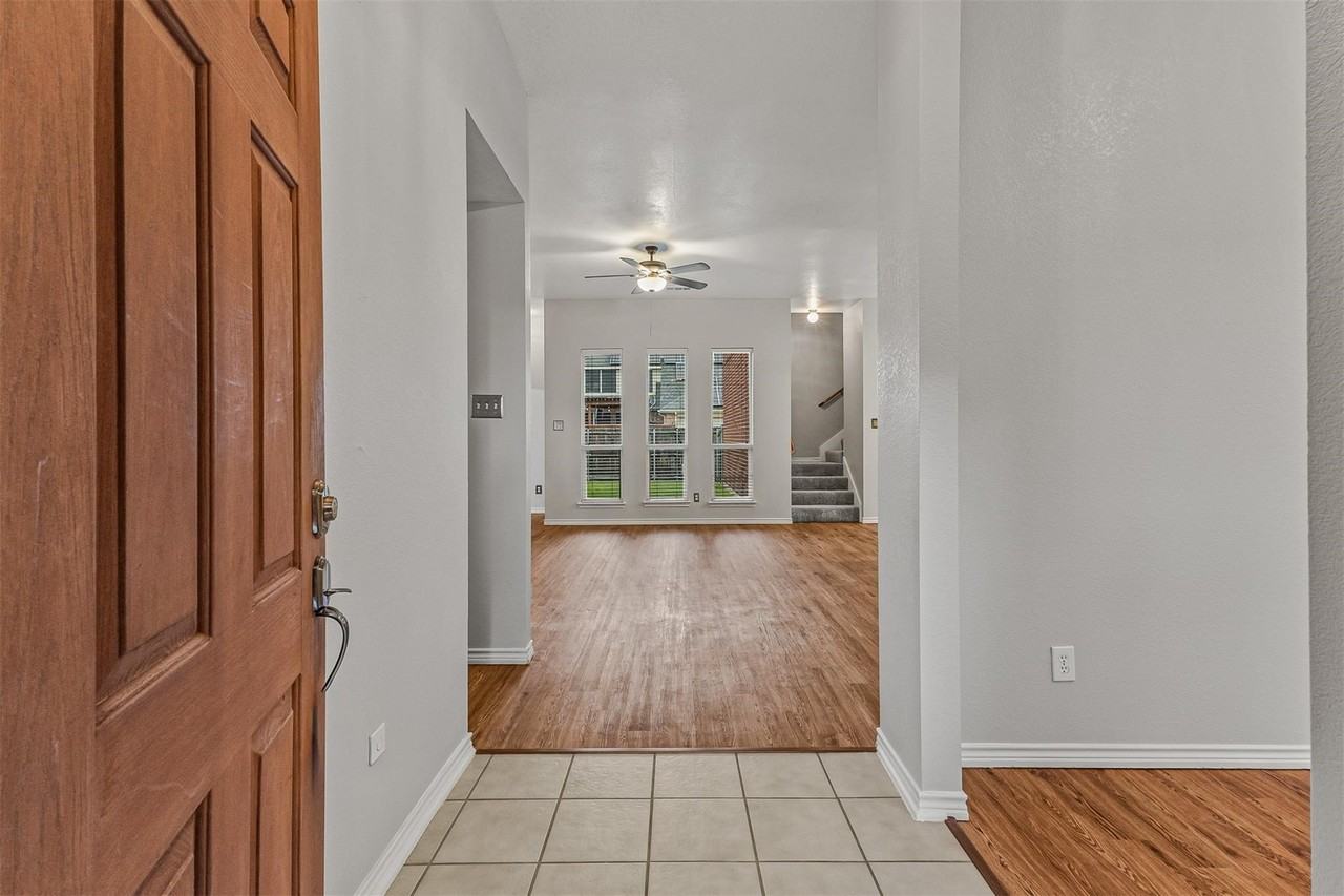 7413 Providence Dr - Photo 2 of 19
