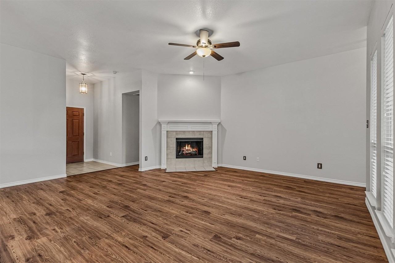 7413 Providence Dr - Photo 5 of 19