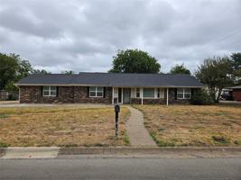 featured image of 204 Mockingbird Ln