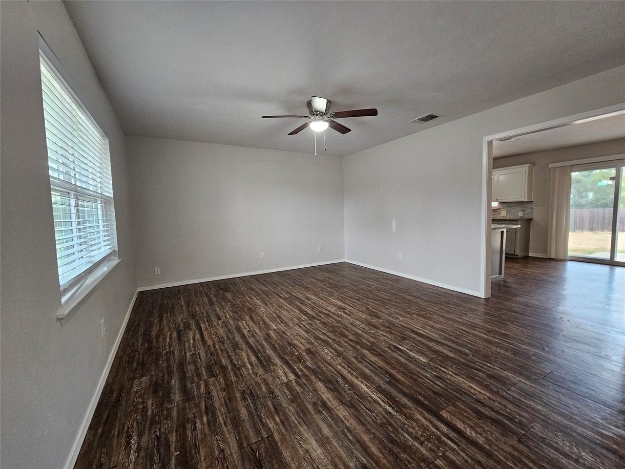 204 Mockingbird Ln - Photo 4 of 20