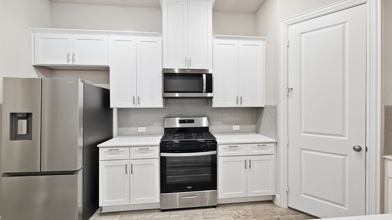 6247 Rilla St - Photo 4 of 22