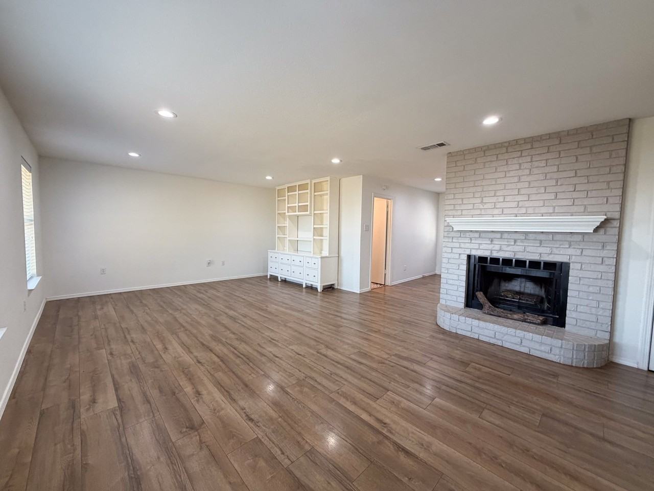 616 E Avenue E - Photo 5 of 13