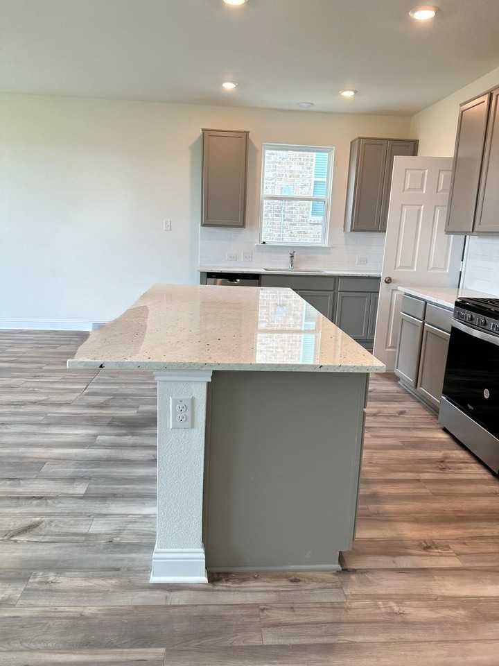 945 Brock Dr - Photo 3 of 13