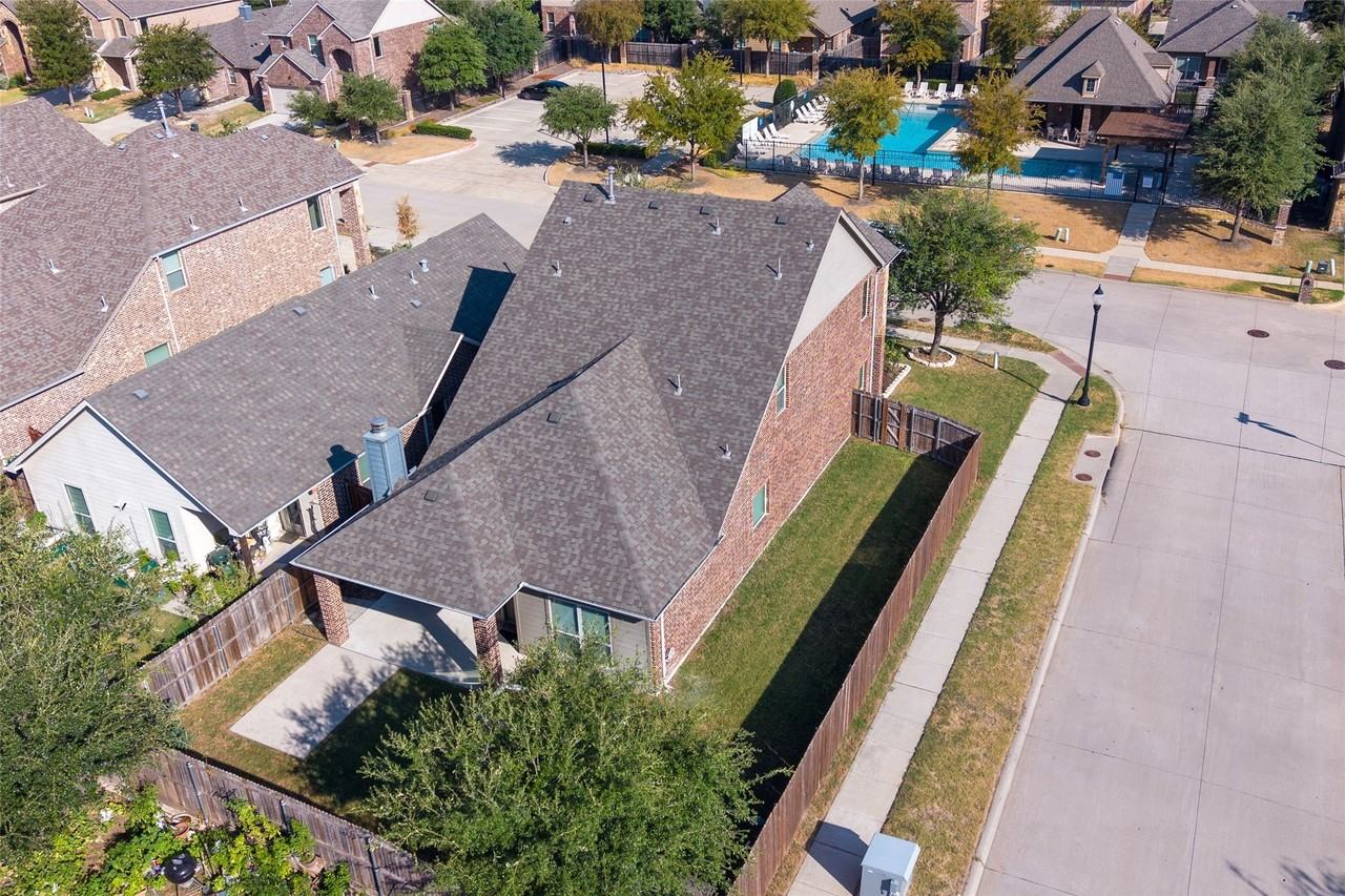 9801 Moccasin Creek Ln - Photo 2 of 21