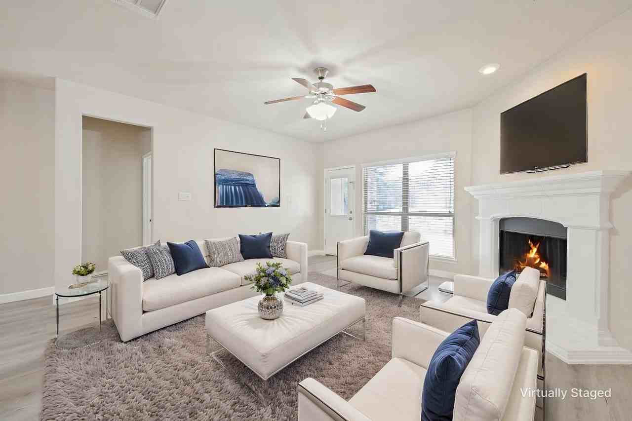 9801 Moccasin Creek Ln - Photo 4 of 21