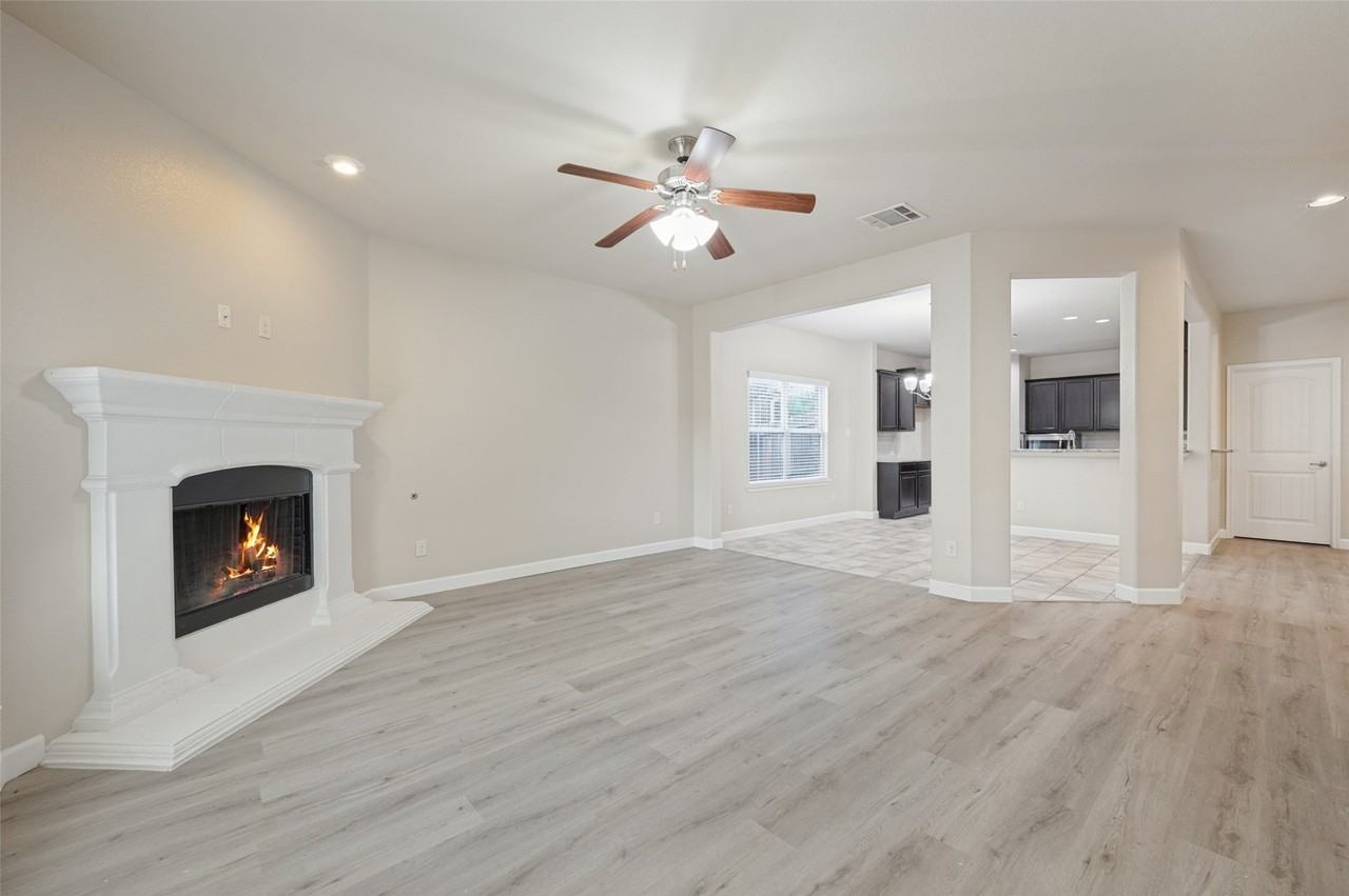 9801 Moccasin Creek Ln - Photo 5 of 21