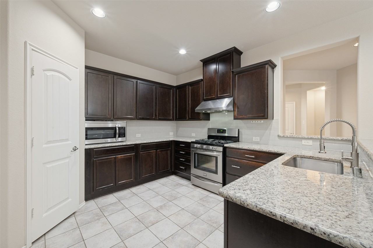 9801 Moccasin Creek Ln - Photo 7 of 21