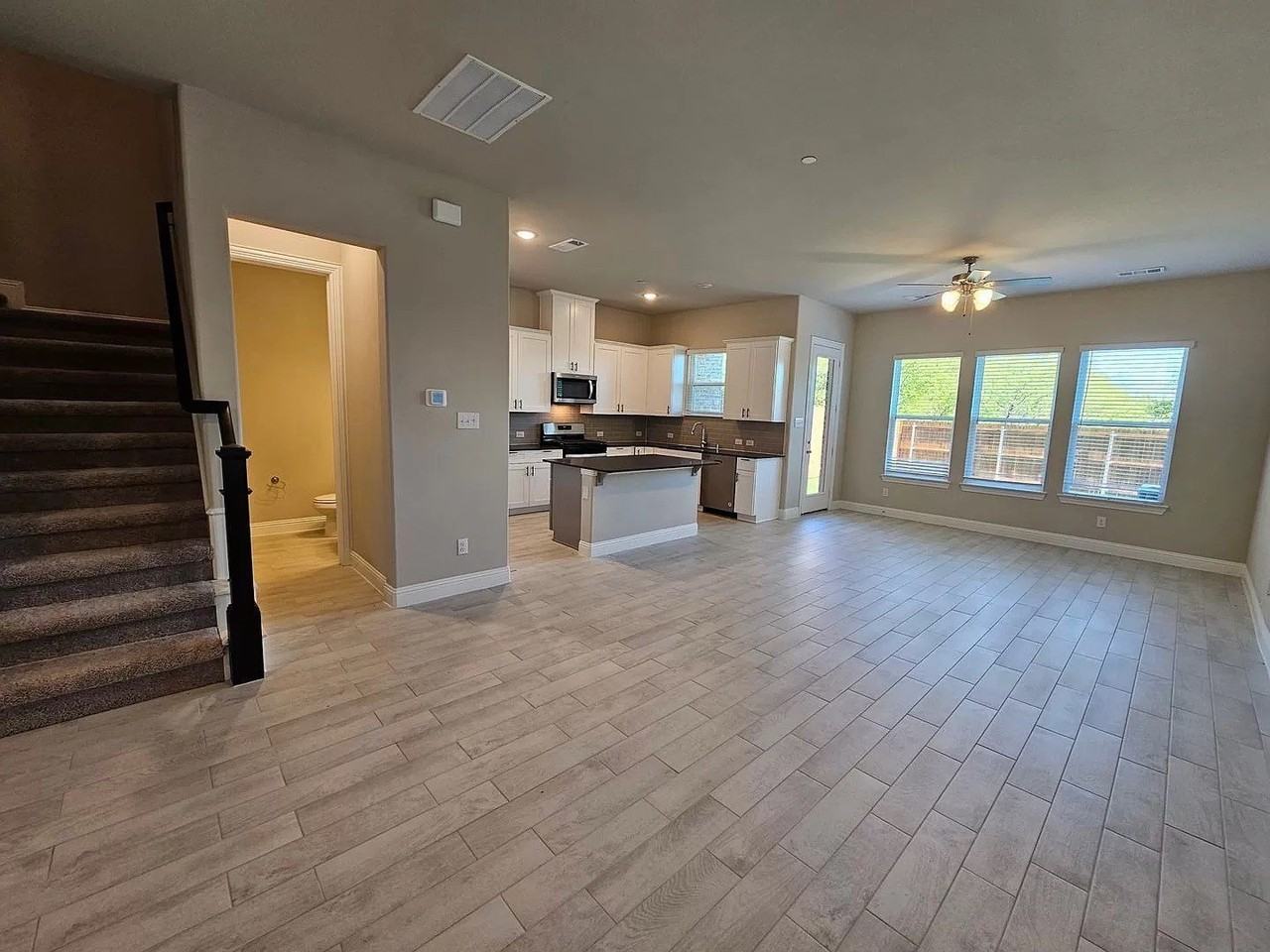 549 Hutchinson Ln - Photo 5 of 23
