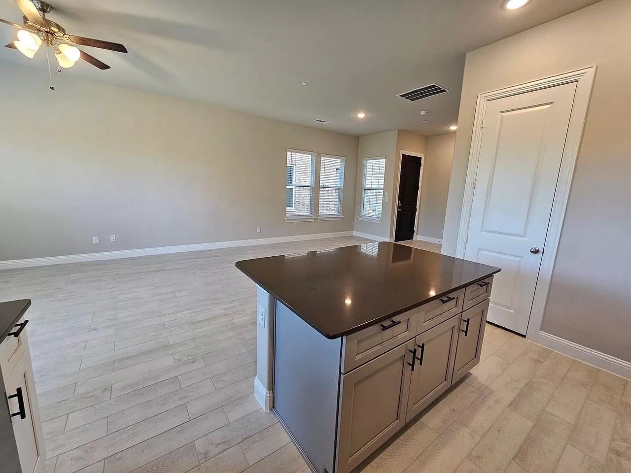 549 Hutchinson Ln - Photo 6 of 23