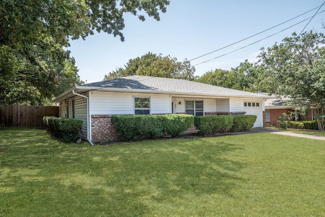 724 Chisholm Trl - Photo 2 of 26