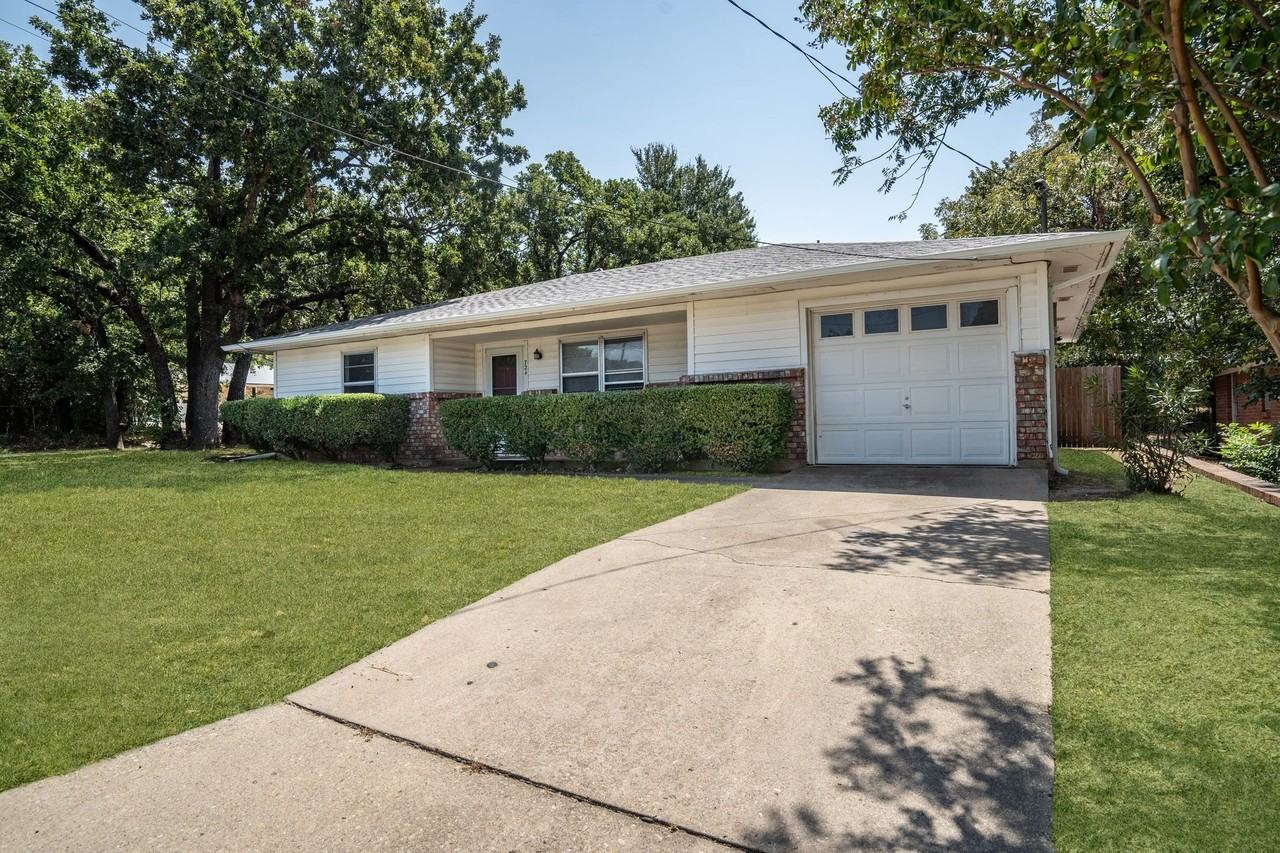 724 Chisholm Trl - Photo 3 of 26