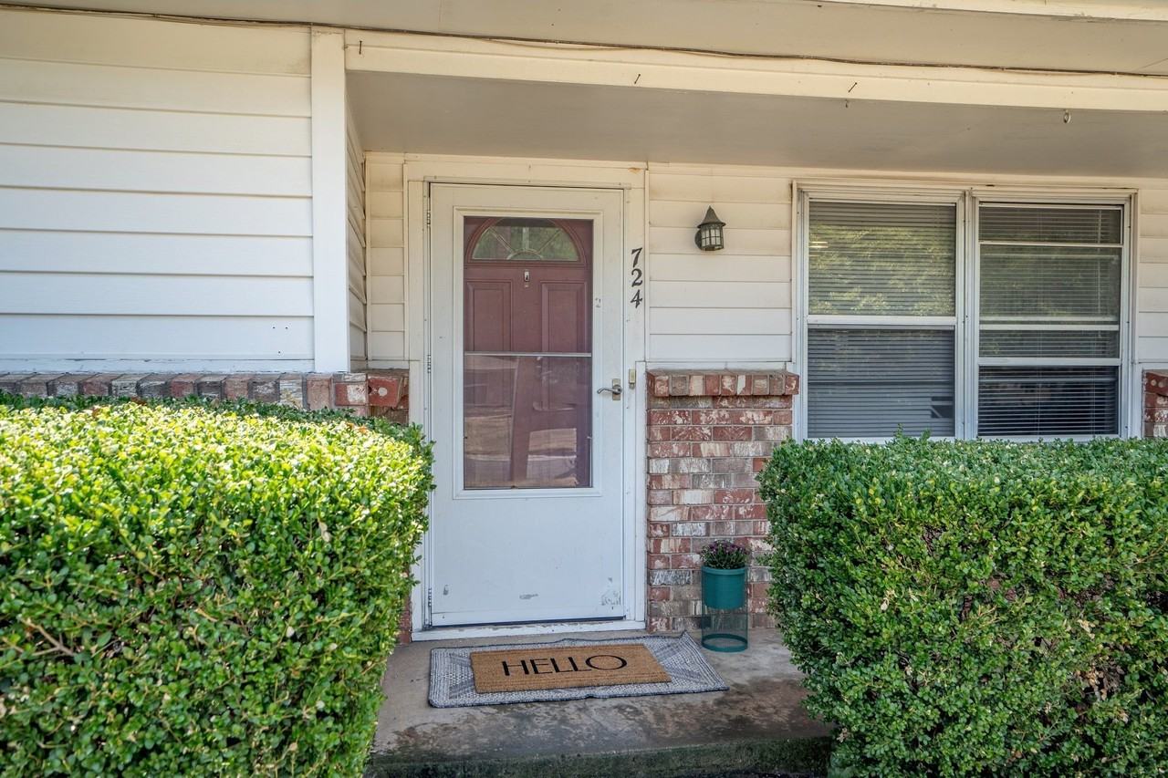 724 Chisholm Trl - Photo 4 of 26