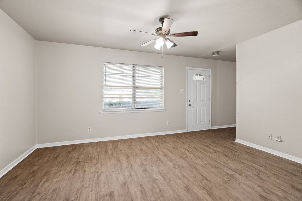 724 Chisholm Trl - Photo 6 of 26