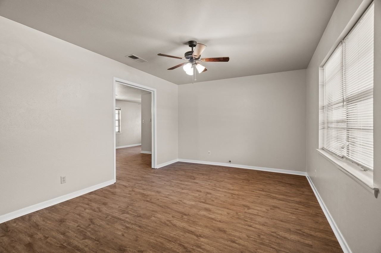 724 Chisholm Trl - Photo 7 of 26