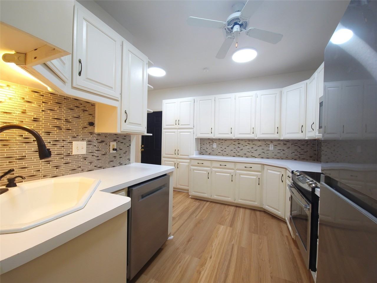 426 W Oak St - Photo 7 of 20