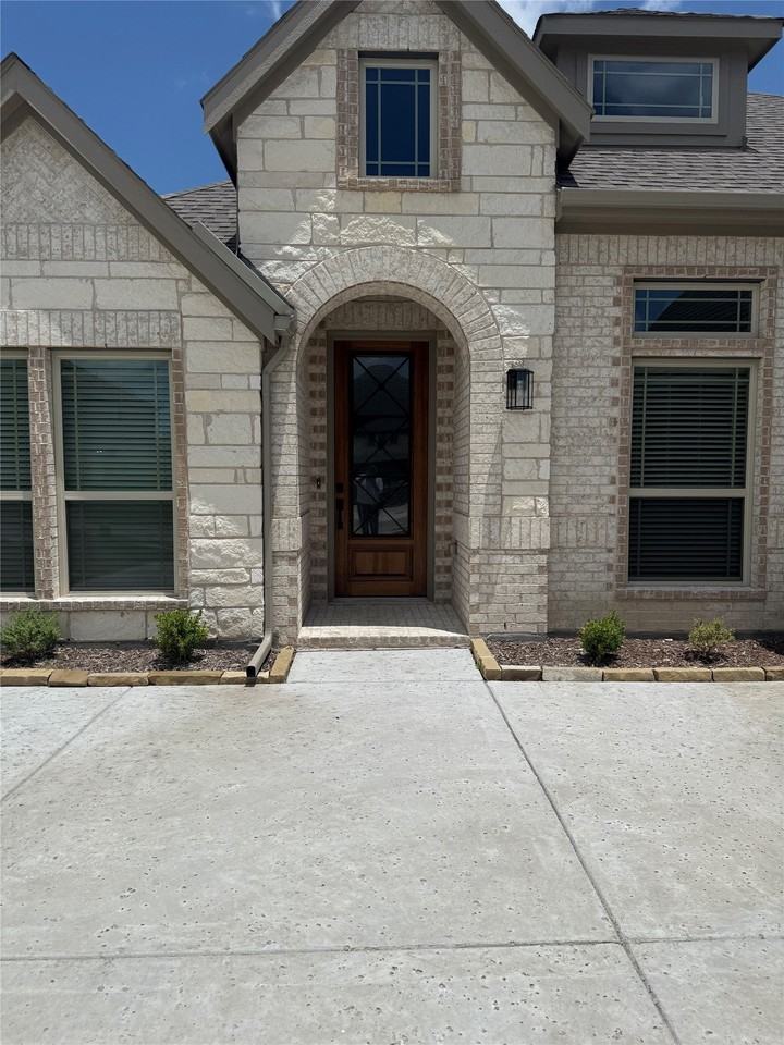 3818 Mesa Verde Dr - Photo 2 of 37