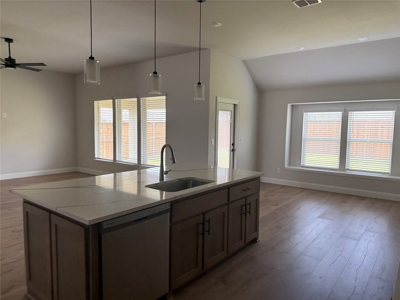 3818 Mesa Verde Dr - Photo 6 of 37