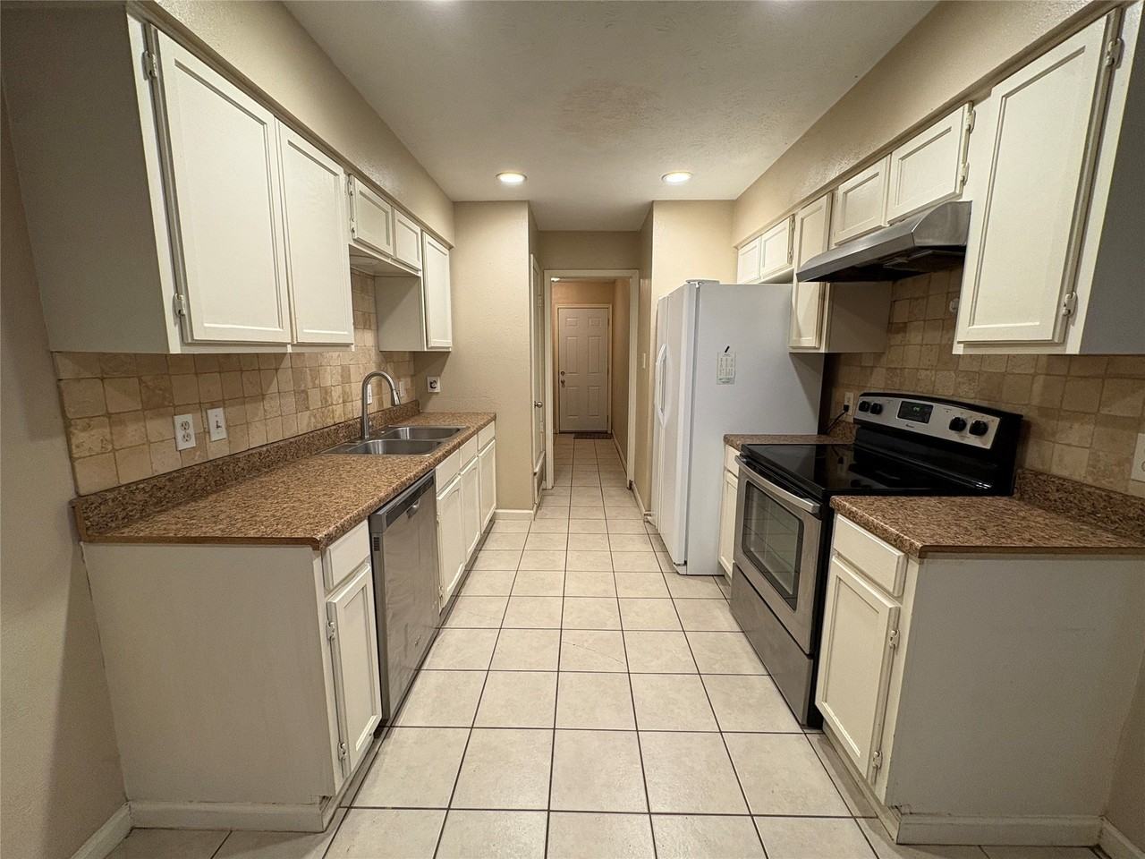 6409 Westcreek Dr - Photo 5 of 15