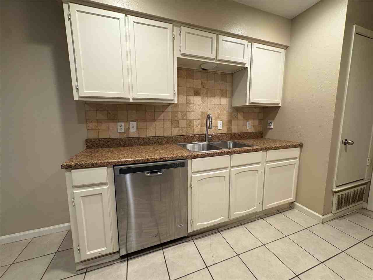6409 Westcreek Dr - Photo 6 of 15