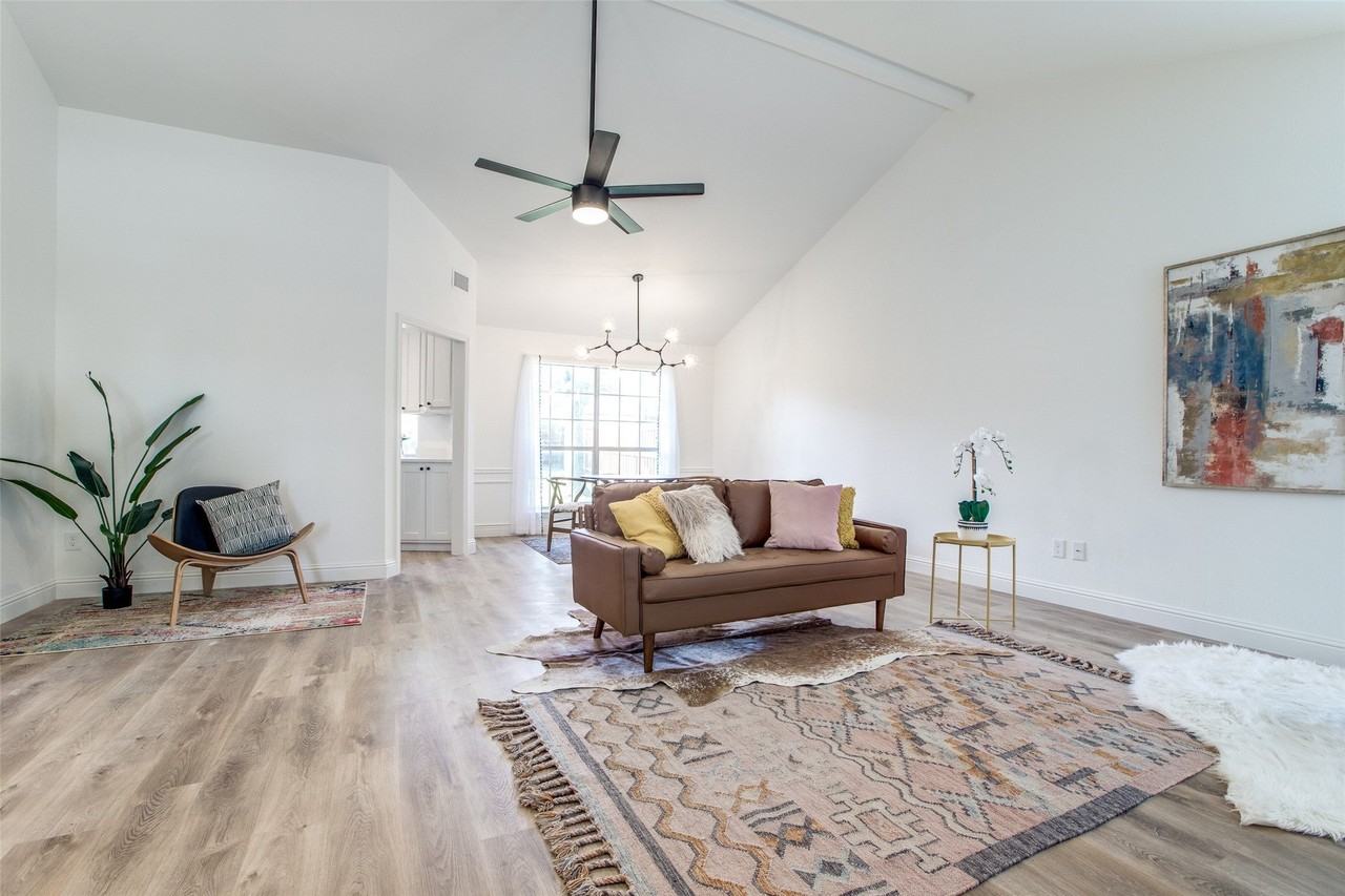 8341 Edgewater Dr - Photo 4 of 26