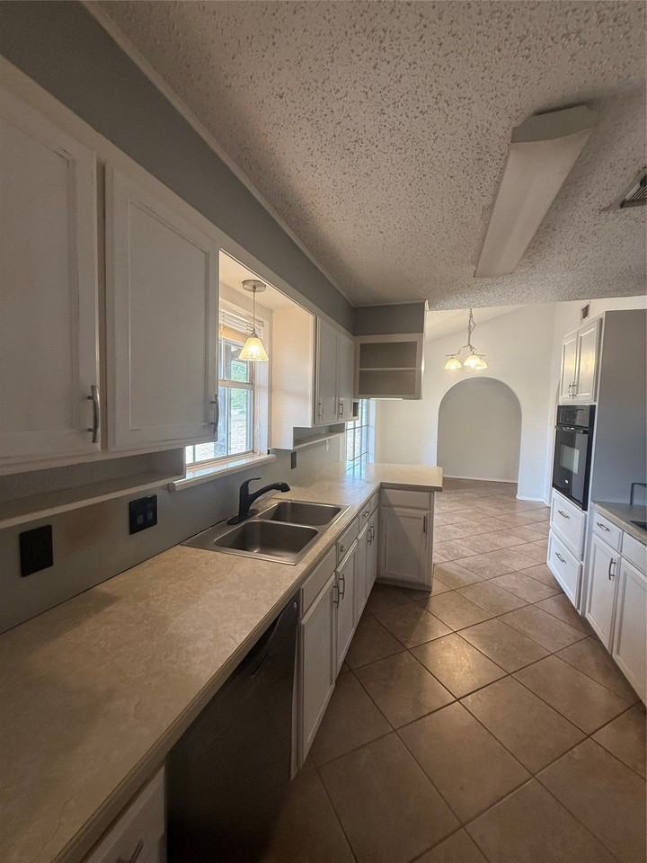 3808 Ridge Rd - Photo 6 of 20