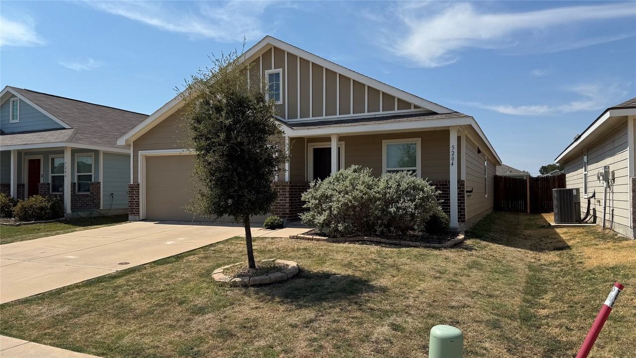 5204 Longshadow Dr - Photo 3 of 17