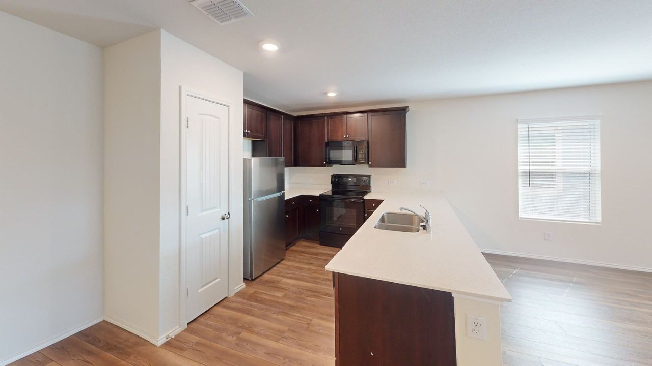 5204 Longshadow Dr - Photo 4 of 17