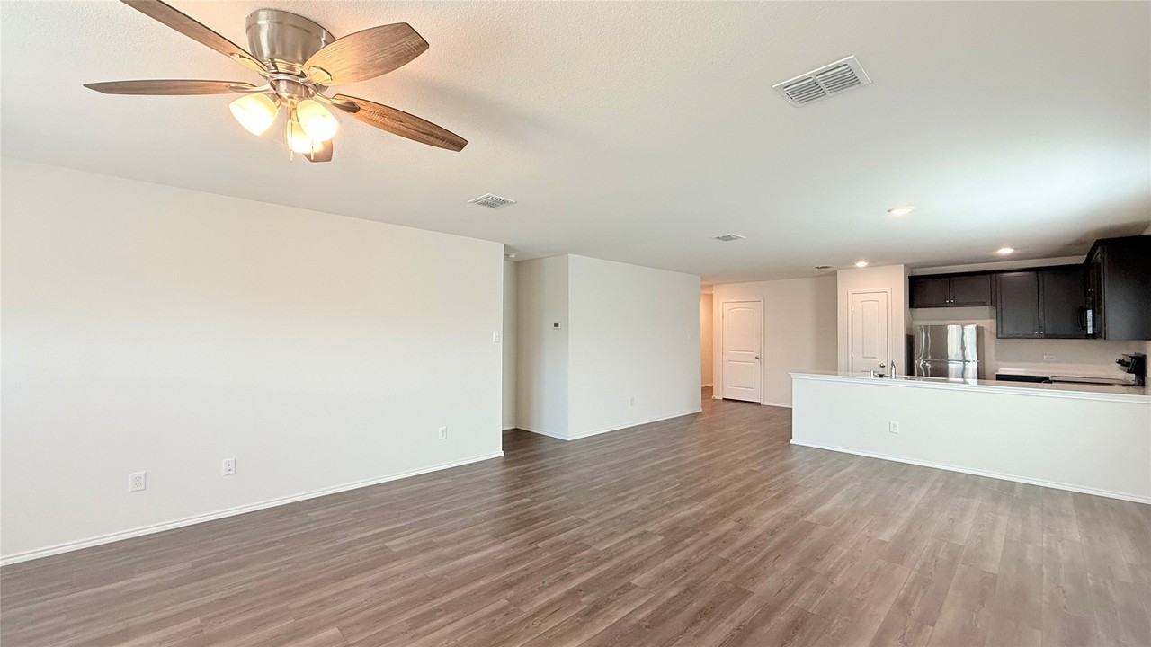 5204 Longshadow Dr - Photo 5 of 17