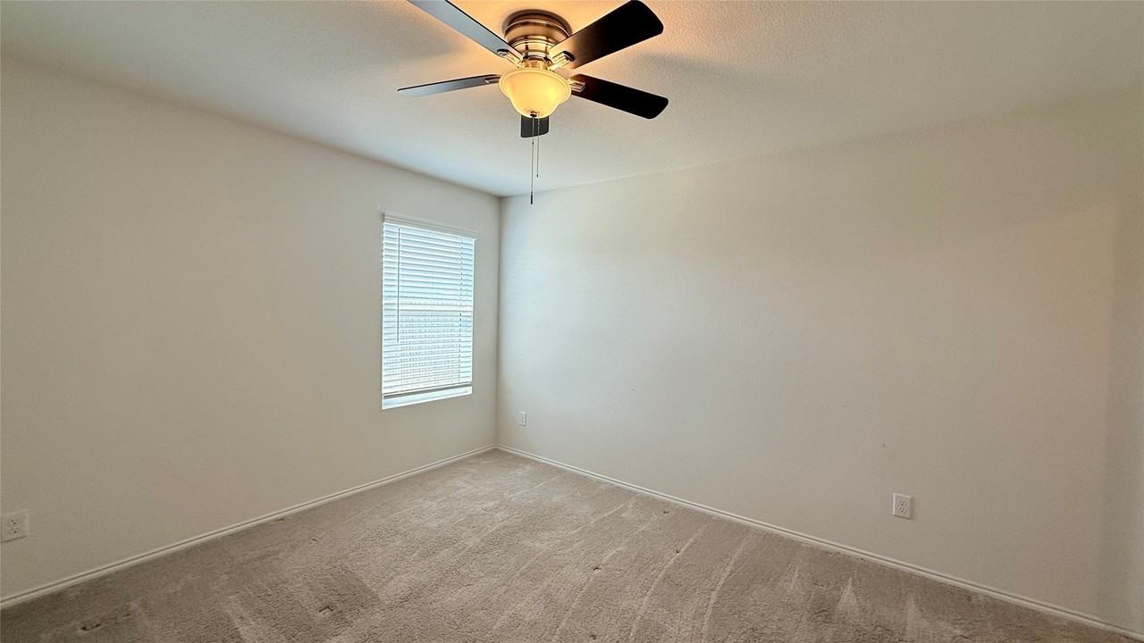 5204 Longshadow Dr - Photo 6 of 17