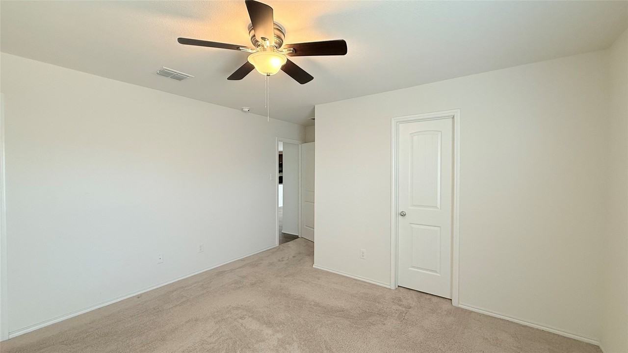 5204 Longshadow Dr - Photo 7 of 17