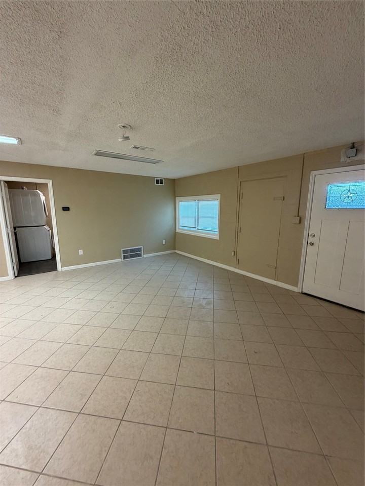 3727 Jackson St - Photo 3 of 9
