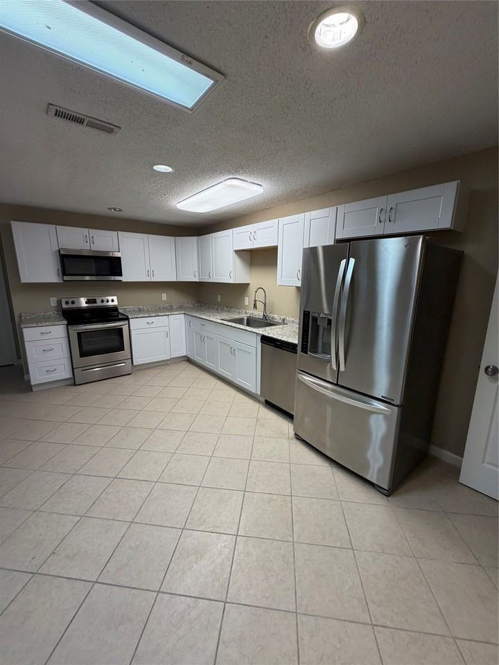 3727 Jackson St - Photo 4 of 9