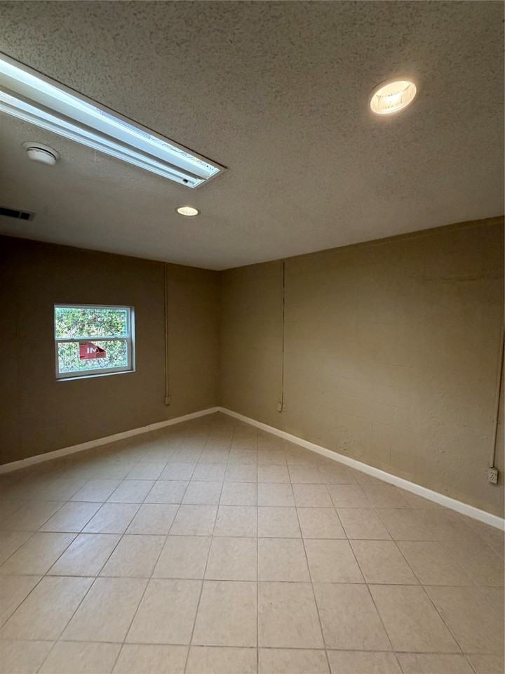 3727 Jackson St - Photo 6 of 9