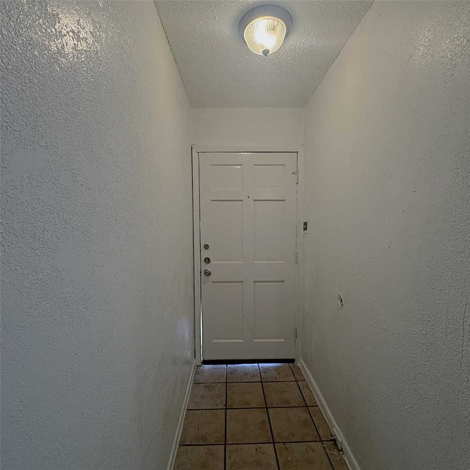 1320 S Rockwall Ave - Photo 2 of 10