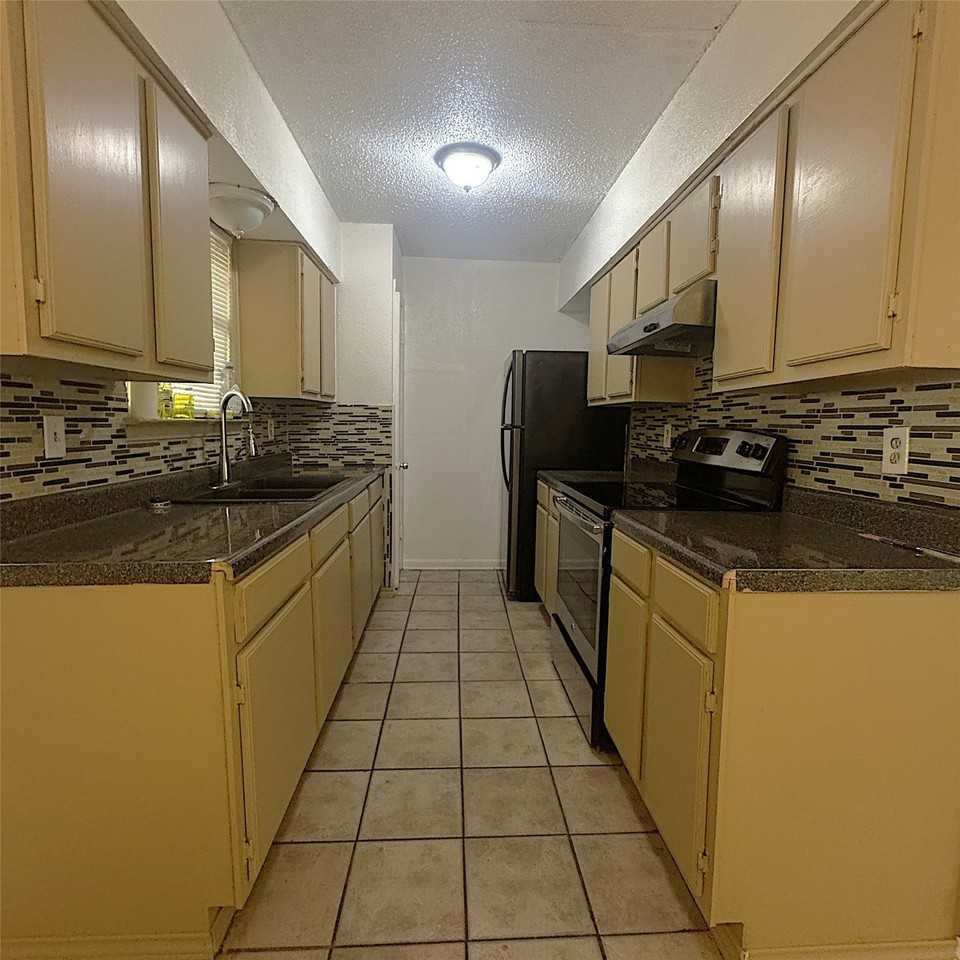 1320 S Rockwall Ave - Photo 6 of 10