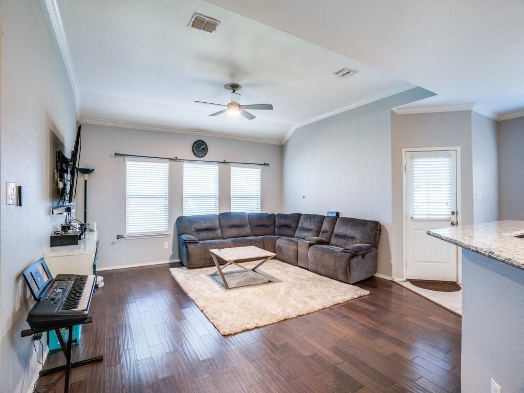 11721 Champion Creek Dr - Photo 5 of 25