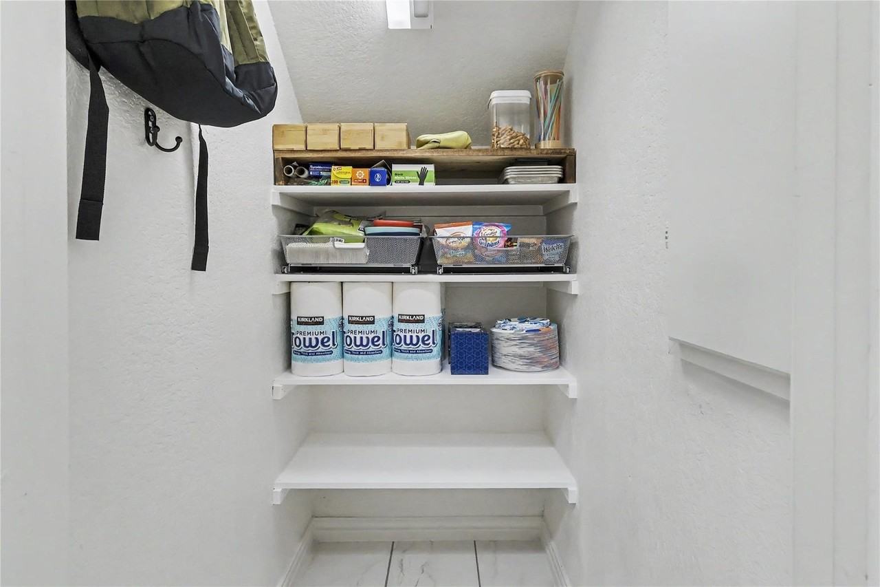 4828 Bridgewater St - Photo 5 of 17