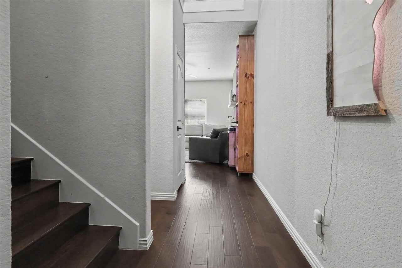 4828 Bridgewater St - Photo 6 of 17