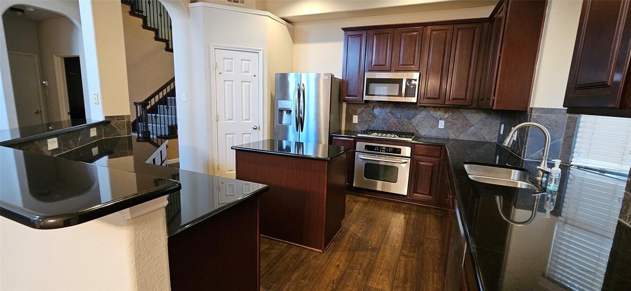 13246 Bayfield Dr - Photo 4 of 22