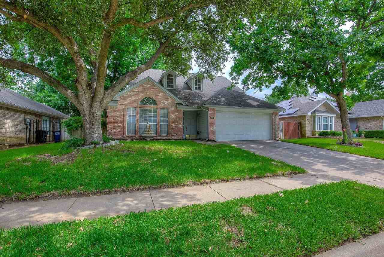 230 Brittany Dr - Photo 2 of 40