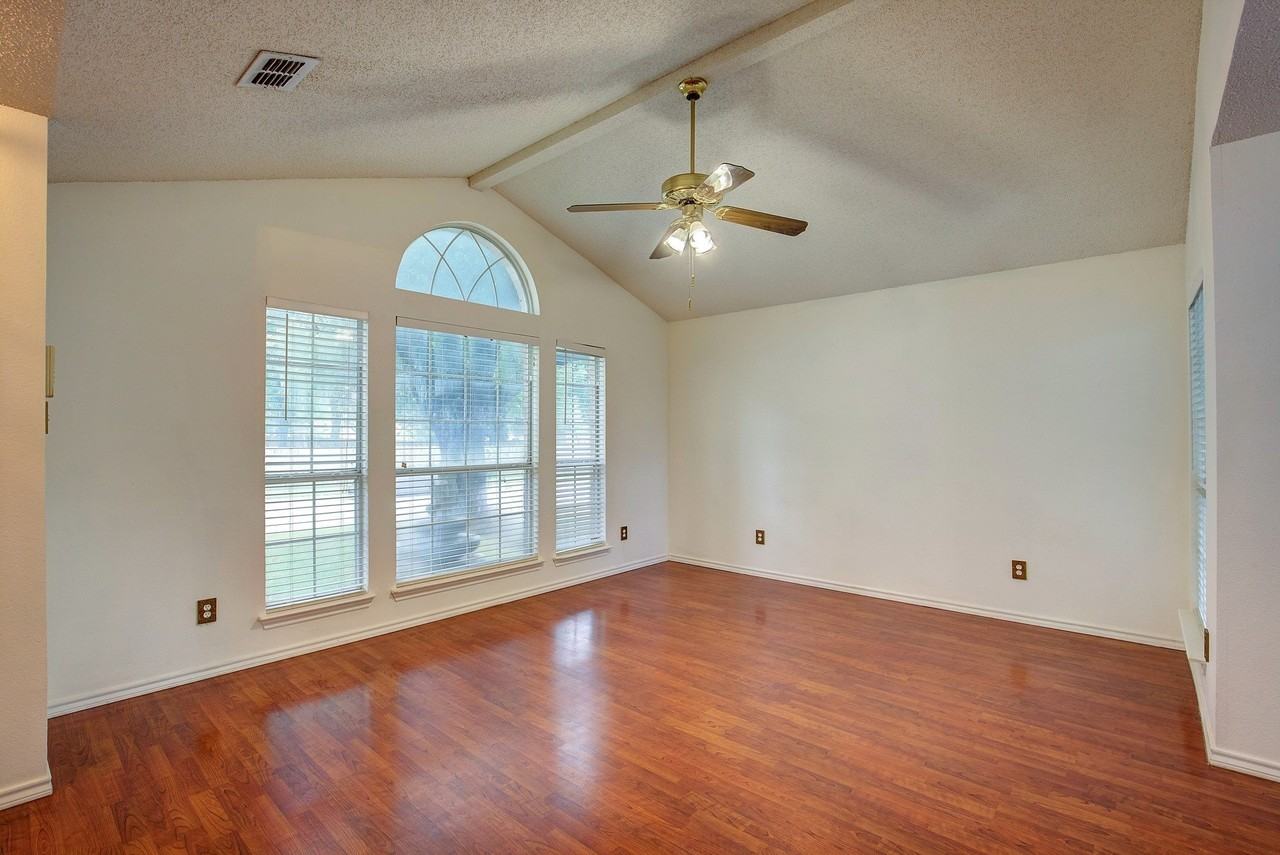 230 Brittany Dr - Photo 5 of 40