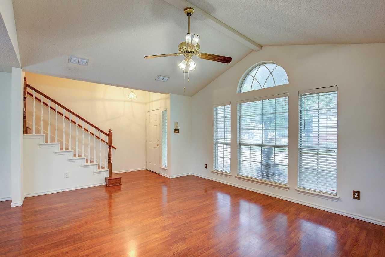 230 Brittany Dr - Photo 6 of 40