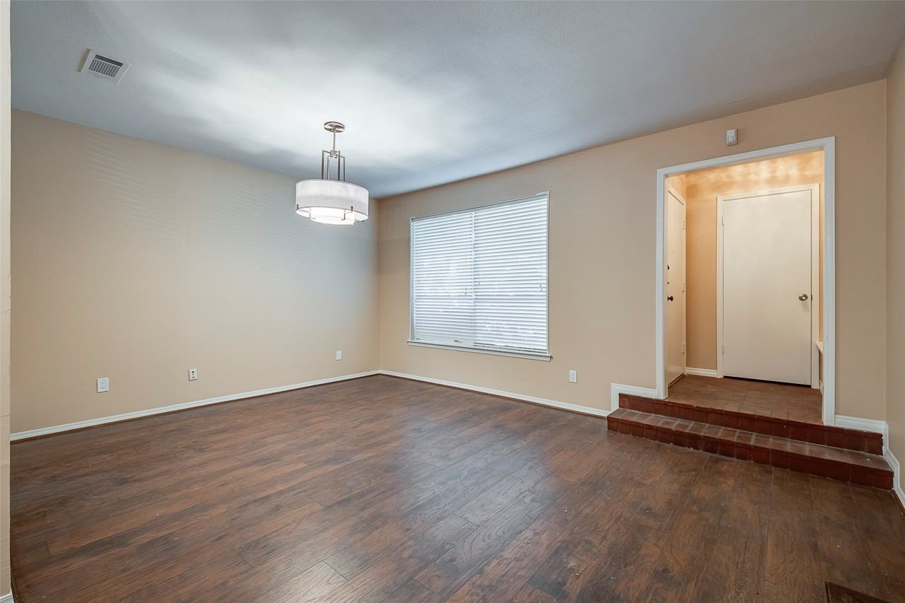 7418 Wellcrest Dr - Photo 5 of 27