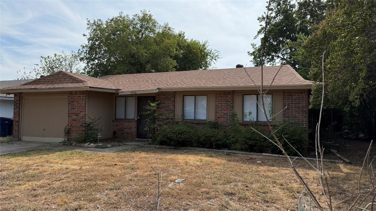1710 Meridian Way - Photo 3 of 23