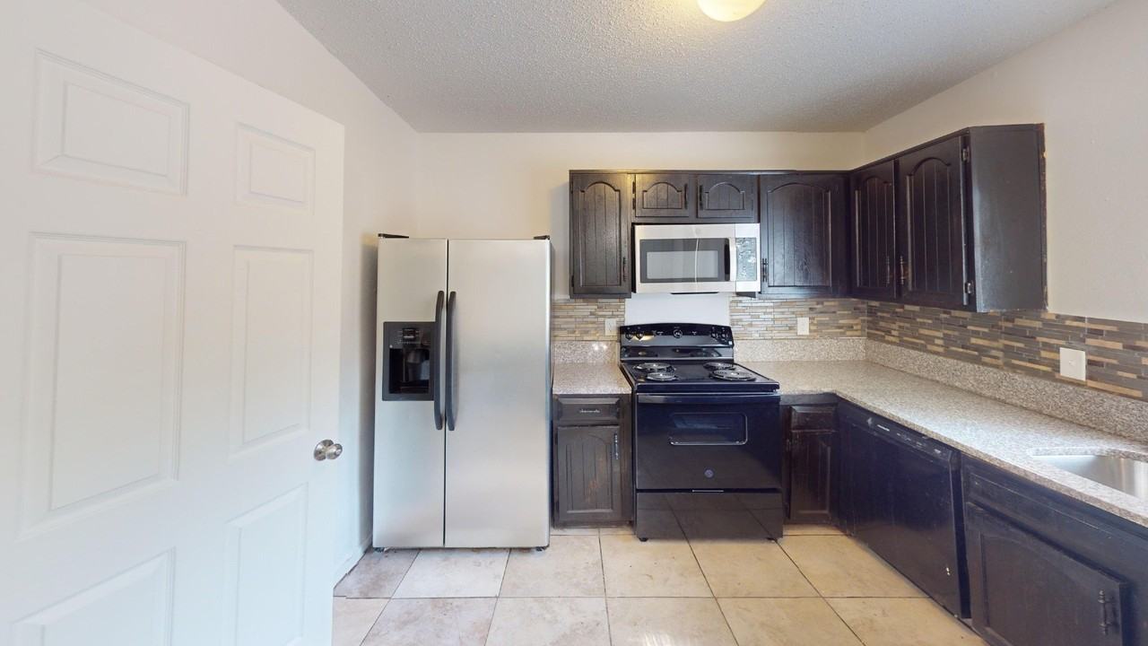 1710 Meridian Way - Photo 4 of 23