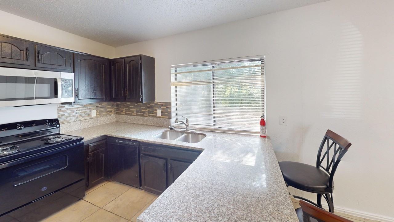 1710 Meridian Way - Photo 5 of 23
