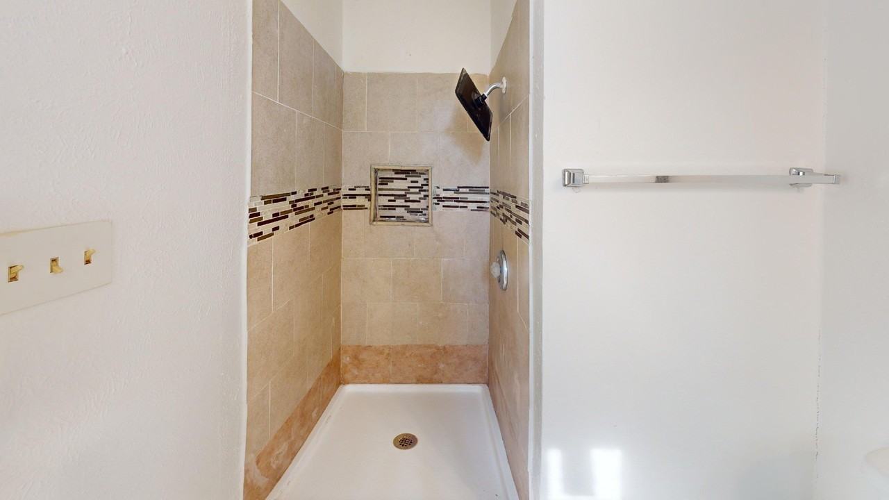 1710 Meridian Way - Photo 6 of 23